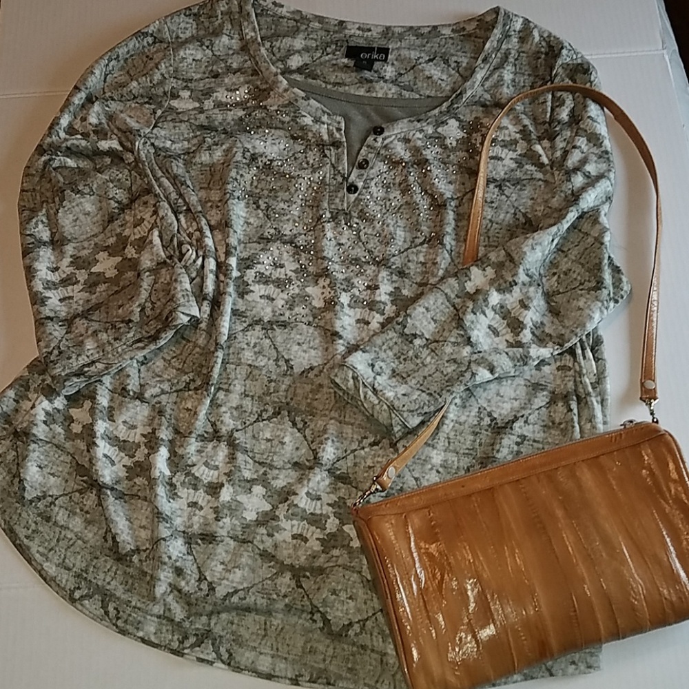 Pullover top